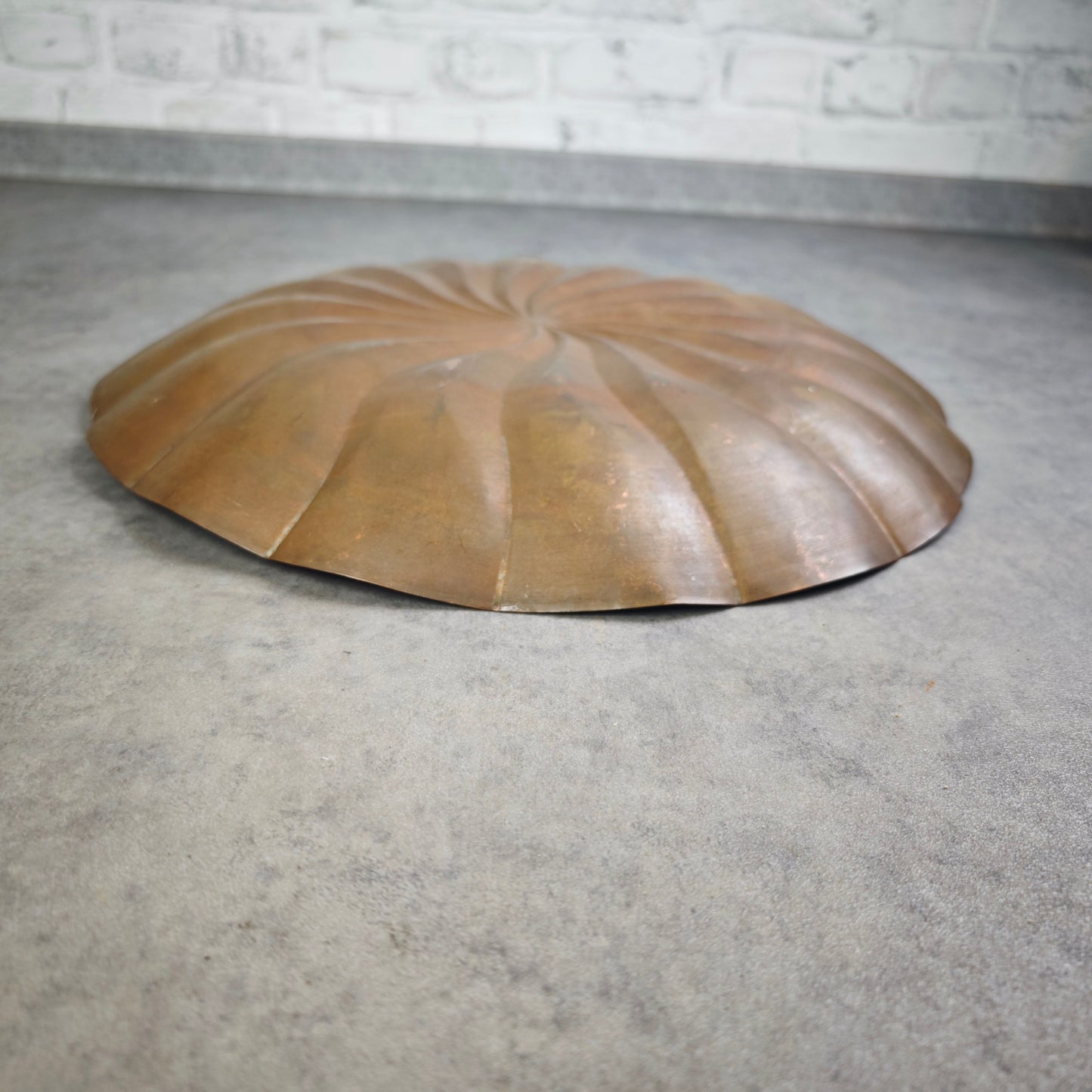 Antiker Kupfer Wandteller Strudel Relief Handarbeit 39 cm Wanddeko Landhaus Vintage