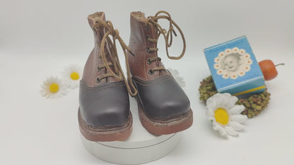 Chaussures anciennes en cuir pour enfants avec semelle en bois, laçage marron et noir, 1939, chaussures de poupée, bottes à lacets, nostalgie, décoratives, objets de collection, rares