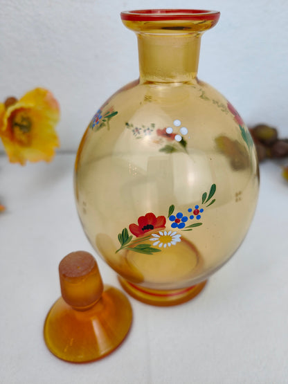 Carafe en verre antique, bouteille en verre, fleurs de pavot peintes à la main, bouchon orange, récipient vintage, cottagecore, ferme, nostalgie, lumière, académie, carafe, art du verre