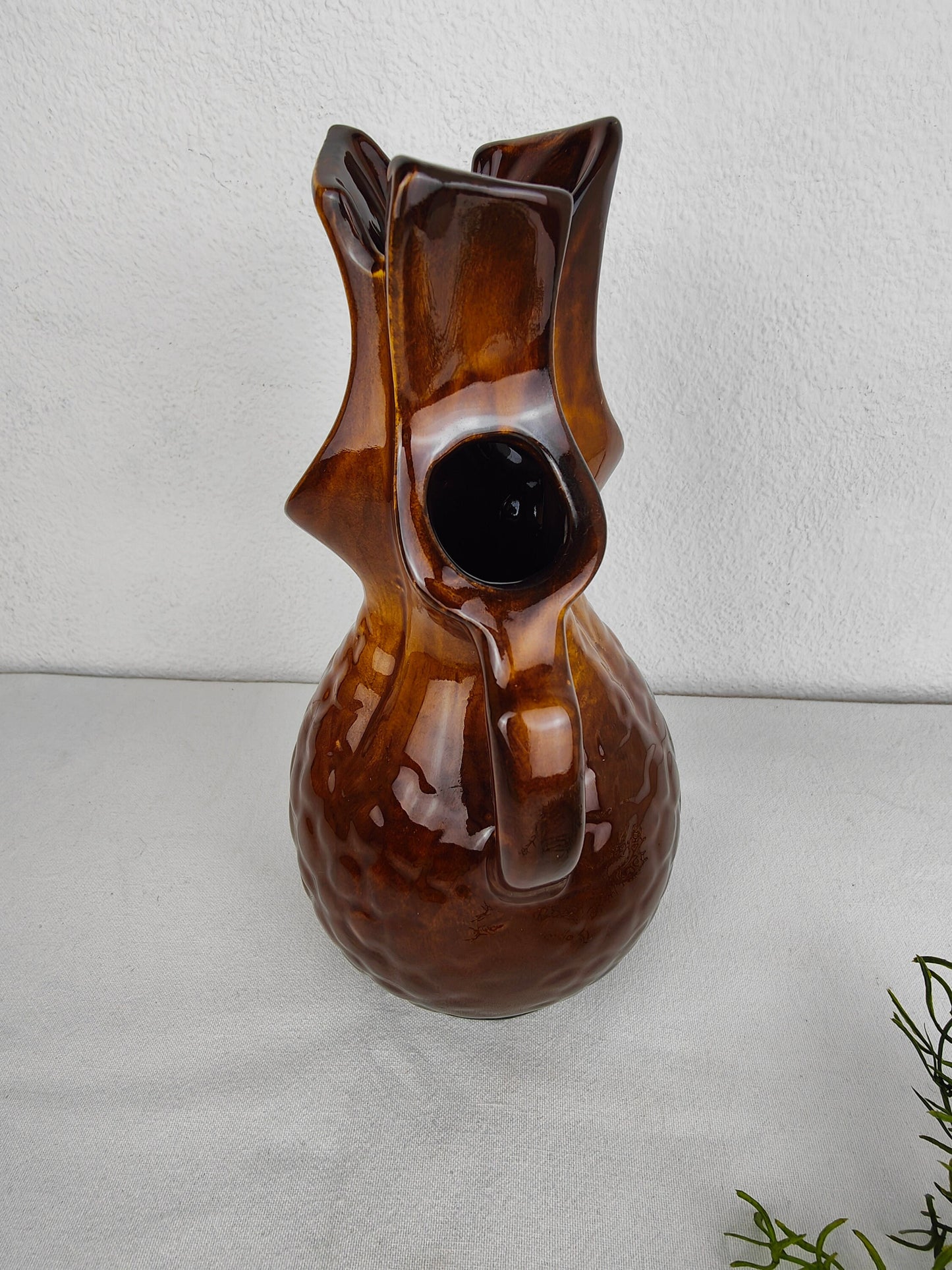 Midcentury Vase für 4 Blumen Zweige vintage braun Glanz Keramik Gesteck Griff Henkel organisch brutalistisch ausgefallen "Baum-Herz" Blumenfrosch Ikebana