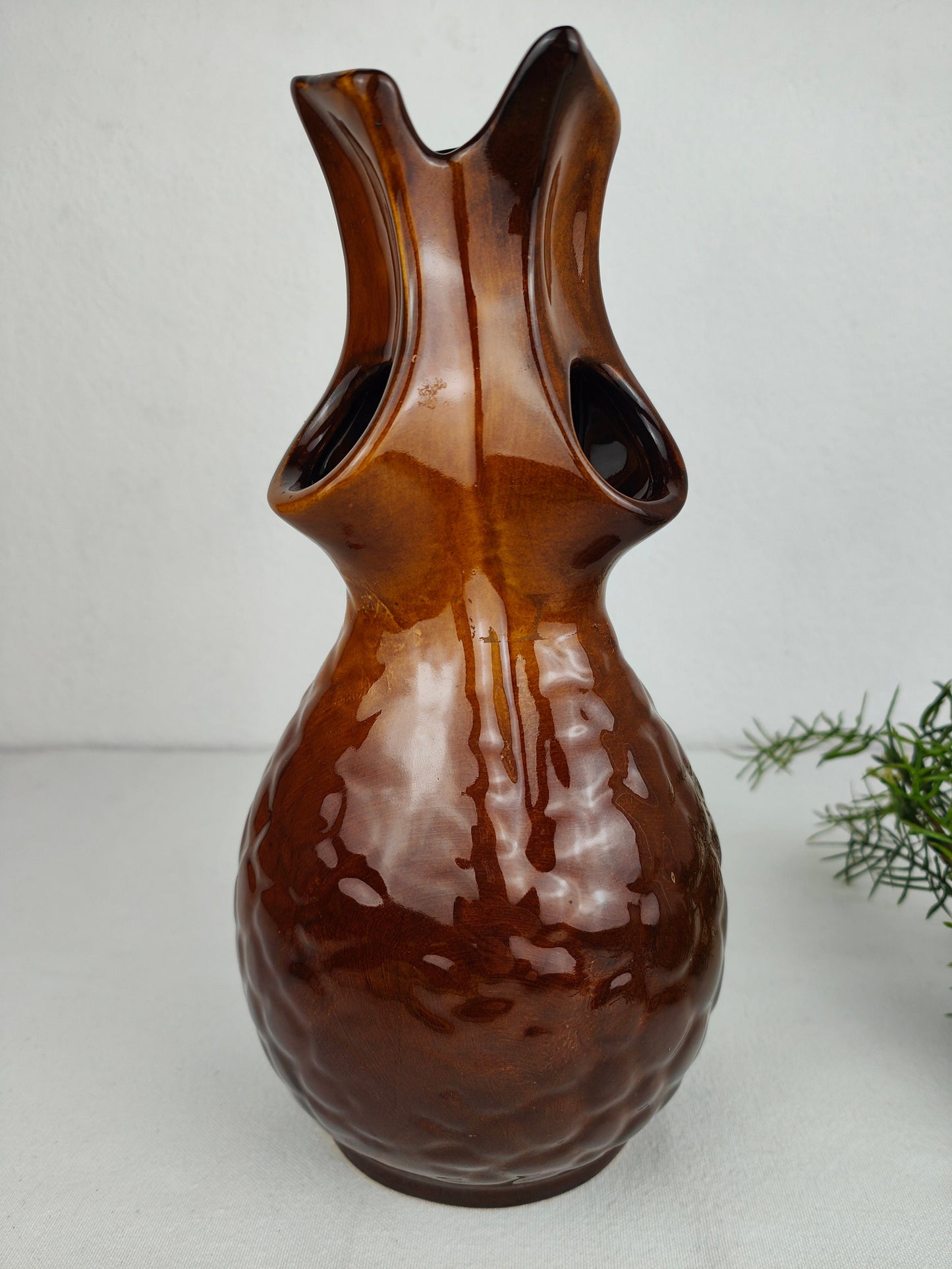 Midcentury Vase für 4 Blumen Zweige vintage braun Glanz Keramik Gesteck Griff Henkel organisch brutalistisch ausgefallen "Baum-Herz" Blumenfrosch Ikebana